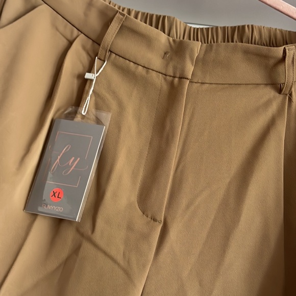 Tan trousers - Picture 2 of 4